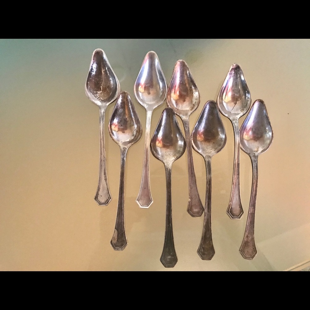 8 silver plated grapefruit spoons. Reed and Barton